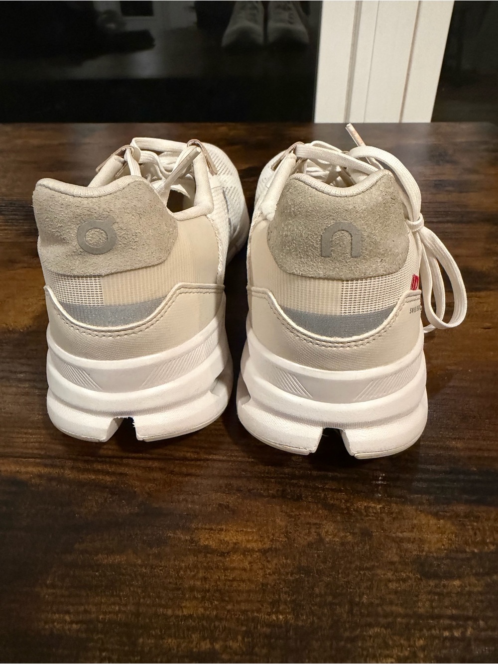 W7.5 - On Cloud Cloudrift in White and Cream - Picture 3 of 7